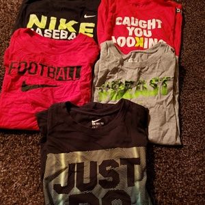 Boys Nike graphic tees ***SOLD***